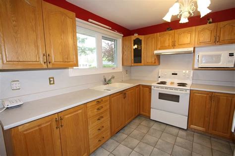 honey kitchen cabinets with stainless steel appliances|decorating around honey oak cabinets.